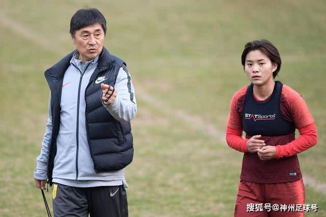 对德泽尔比换帅的讨论为时尚早，应给予更多耐心